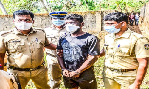 kottayam youth beaten to death dead body thrown in front of police station