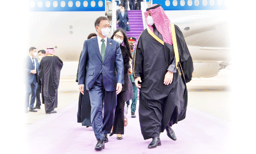 ദ​ക്ഷി​ണ കൊ​റി​യ​ൻ പ്ര​സി​ഡ​ന്‍റ്​ സൗ​ദി​യി​ലെ​ത്തി