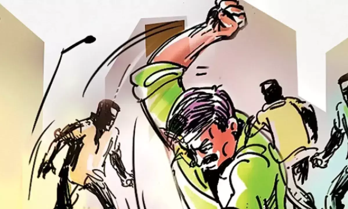 കശ്മീർ വിദ്യാർഥികൾക്ക് നേരെ ആക്രമണം; പ്രതിഷേധത്തിനൊടുവിൽ അന്വേഷണത്തിനൊരുങ്ങി പൊലീസ് കശ്മീർ വിദ്യാർഥികൾക്ക് നേരെ ആക്രമണം; പ്രതിഷേധത്തിനൊടുവിൽ അന്വേഷണത്തിനൊരുങ്ങി പൊലീസ്