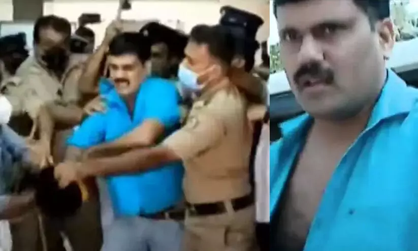 പൊലീസ്​ നോക്കിനിൽക്കെ റിജിലിനെ തല്ലിച്ചതച്ചു; ഗുണ്ടാപ്രമുഖരെ വെച്ച് ജനാധിപത്യ പ്രതിഷേധങ്ങളെ തല്ലിയൊതുക്കാ​മെന്ന്​ കരുതേണ്ട -VIDEO