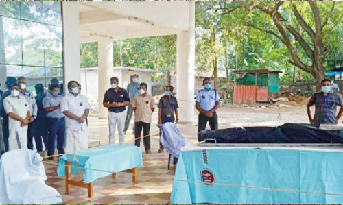 നഴ്സിങ് ഓഫിസർക്ക് സഹപ്രവർത്തകർ വിട നൽകി