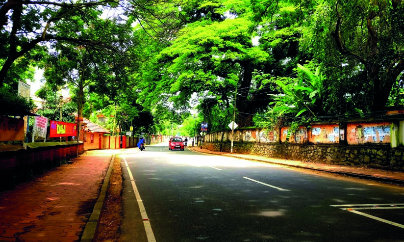 കൊല്ലം-തേനി ദേശീയപാത: അലൈൻമെന്റിൽ അന്തിമ തീരുമാനമായില്ല കൊല്ലം-തേനി ദേശീയപാത: അലൈൻമെന്റിൽ അന്തിമ തീരുമാനമായില്ല