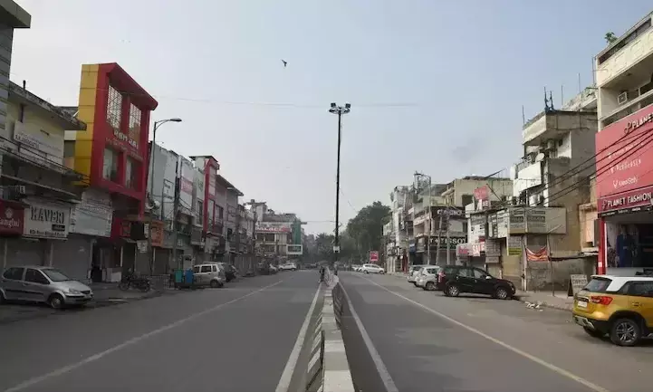 കോവിഡ് കേസുകളിൽ കുറവ്: നിയന്ത്രണങ്ങളിൽ ഇളവ് വരുത്താനൊരുങ്ങി ഡൽഹി കോവിഡ് കേസുകളിൽ കുറവ്: നിയന്ത്രണങ്ങളിൽ ഇളവ് വരുത്താനൊരുങ്ങി ഡൽഹി