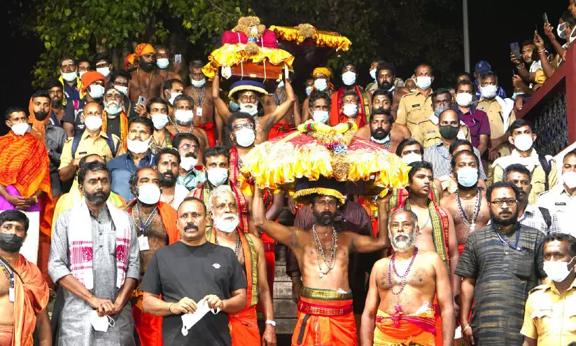 തിരുവാഭരണ ഘോഷയാത്ര സംഘം ഞായറാഴ്ച തിരിച്ചെത്തും