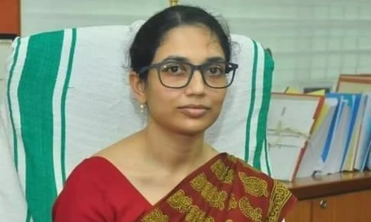 വിവാദങ്ങൾക്കിടെ കാസർകോട്​ ജില്ലാ കലകട്​ർ അവധിയിലേക്ക്​; വ്യക്​തിപരമായ കാരണമെന്ന്​ വിശദീകരണം