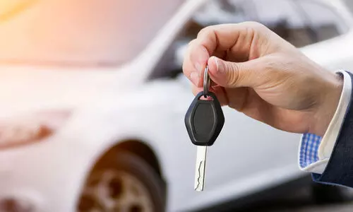 വാ​ഹ​നം മോ​ഡ​ല്‍ മാ​റി ന​ല്‍കി; ഉ​ട​മ​ക്ക് 5.60 ലക്ഷം ന​ഷ്ടപ​രി​ഹാ​രം ന​ല്‍കാ​ന്‍ വി​ധി