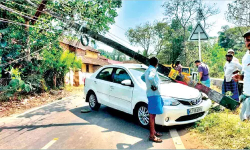 അപകടക്കെണിയായി വല്ലപ്പുഴ - വാണിയംകുളം റോഡ് അപകടക്കെണിയായി വല്ലപ്പുഴ - വാണിയംകുളം റോഡ്