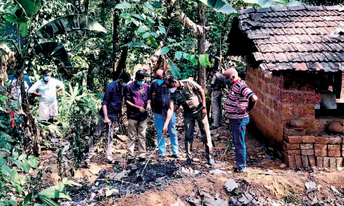 വീ​ട്ടു​വ​ള​പ്പി​ൽ മാലിന്യം കത്തിക്കുന്നതിനിടെ സ്ഫോടനം