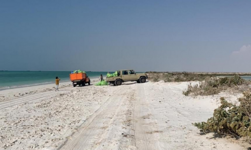 ബീ​ച്ചു​ക​ളി​ൽ ശു​ചി​ത്വ കാ​മ്പ​യി​നു​മാ​യി പ​രി​സ്ഥി​തി അ​തോ​റി​റ്റി