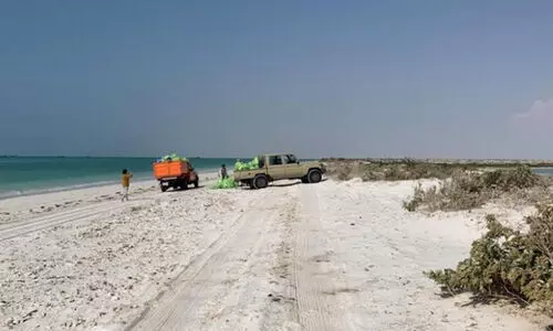 ബീ​ച്ചു​ക​ളി​ൽ ശു​ചി​ത്വ കാ​മ്പ​യി​നു​മാ​യി പ​രി​സ്ഥി​തി അ​തോ​റി​റ്റി