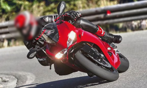 സൂ​പ്പ​ർ ബൈ​ക്ക് നിർത്താതെ പാഞ്ഞു; കോൺഫറൻസ്​​​ കാളിലൂടെ പണികൊടുത്തു, ​ 9000 രൂപ പിഴ