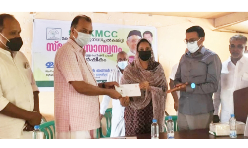 കോ​ട്ട​ക്ക​ൽ മു​നി​സി​പ്പ​ൽ കെ.​എം.​സി.​സി ചി​കി​ത്സാ​ഫ​ണ്ട്  വി​ത​ര​ണം