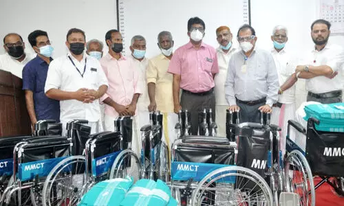 മെഡിക്കല്‍ കോളേജിന് വീല്‍ചെയറുകളും ബെഡ് ഷീറ്റുകളും നല്‍കി