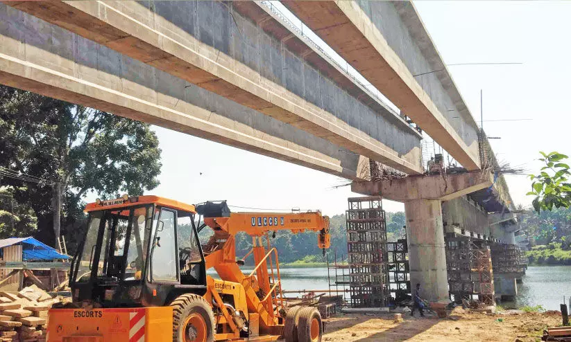 കൂളിമാട് കടവ് പാലം നിർമാണം ദ്രുതഗതിയിൽ; ഉദ്ഘാടനം മേയ്‌ അവസാനത്തോടെ