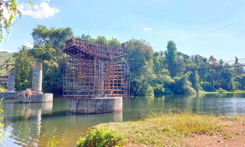 കുടിയേറ്റ മക്കൾ ചോദിക്കുന്നു: ഈ പാലം എന്ന് കടക്കാനാവും? കുടിയേറ്റ മക്കൾ ചോദിക്കുന്നു: ഈ പാലം എന്ന് കടക്കാനാവും?