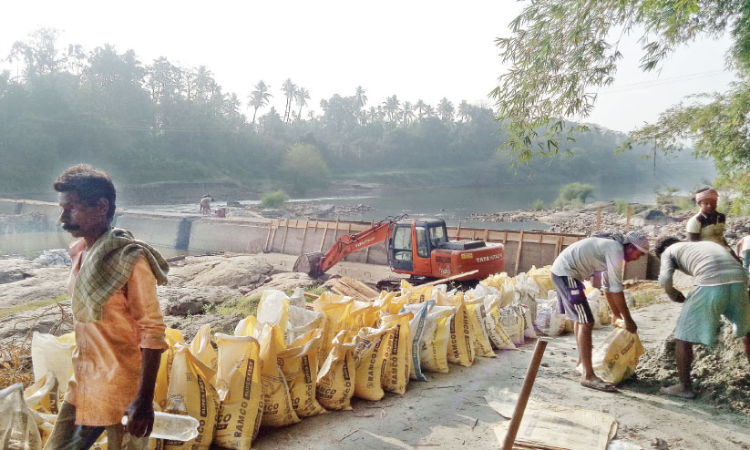കൂടപ്പുഴ തടയണ നവീകരണം പുരോഗമിക്കുന്നു; രണ്ടുമാസത്തിനകം പ്രവൃത്തി പൂർത്തിയാക്കും കൂടപ്പുഴ തടയണ നവീകരണം പുരോഗമിക്കുന്നു; രണ്ടുമാസത്തിനകം പ്രവൃത്തി പൂർത്തിയാക്കും