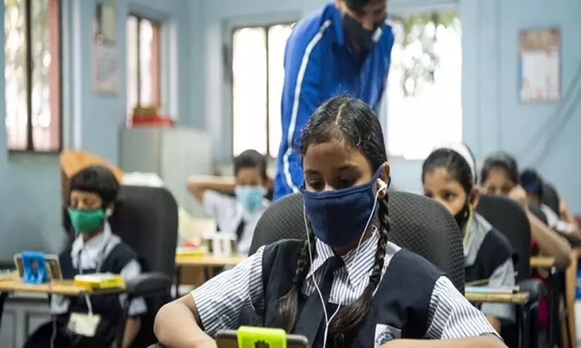 ദേ​ശീ​യ വി​ദ്യാ​ഭ്യാ​സ ന​യം അ​ടി​സ്ഥാ​ന​മാ​ക്കി പു​തി​യ പാ​ഠ്യ​പ​ദ്ധ​തി ത​യാ​റാ​ക്കും