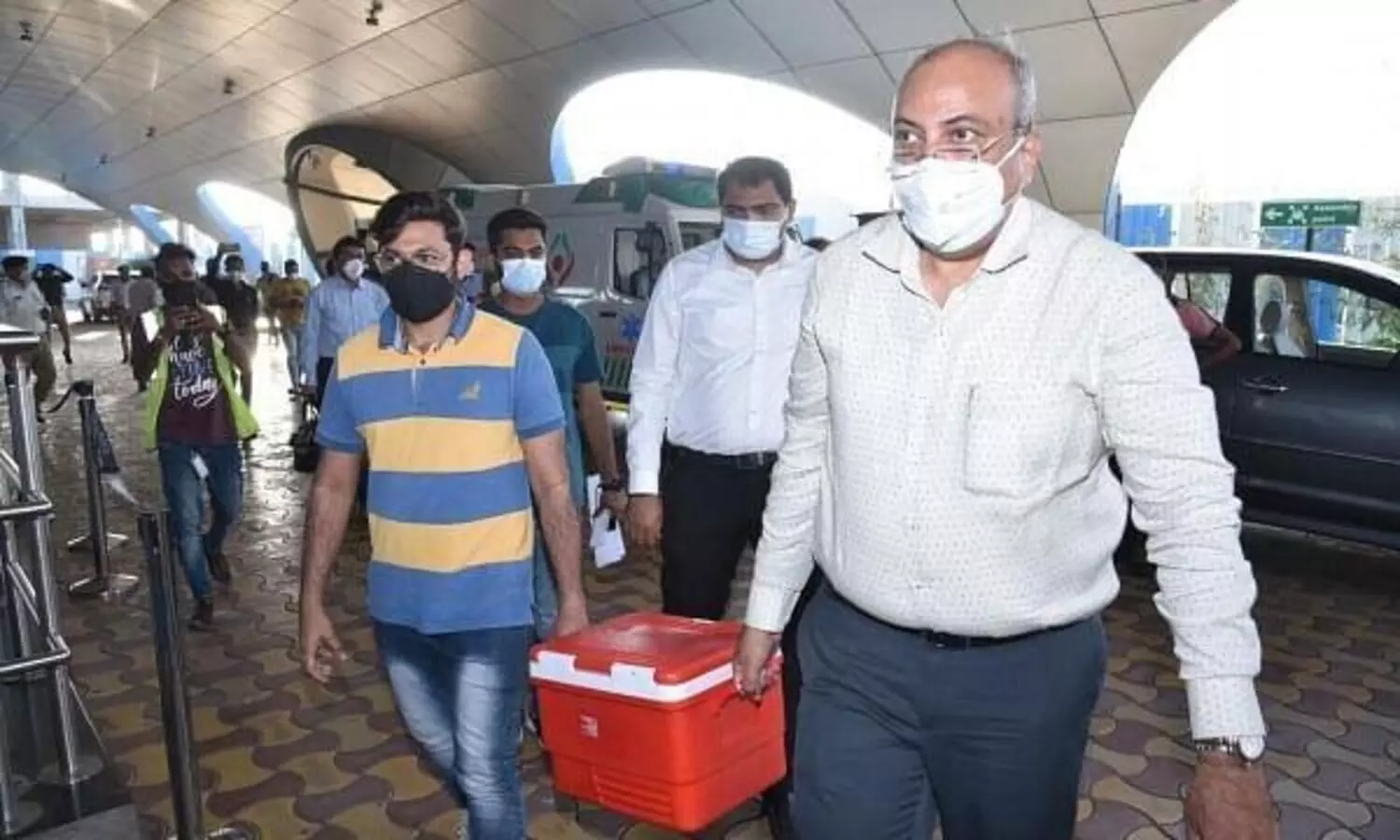 ദൂരം 292 കിലോമീറ്റർ; സൂറത്തിൽനിന്ന് കൈകൾ മുംബൈയിലെത്തിയത് 75 മിനിറ്റിൽ; 35കാരിയിൽ ചലിച്ചു തുടങ്ങി