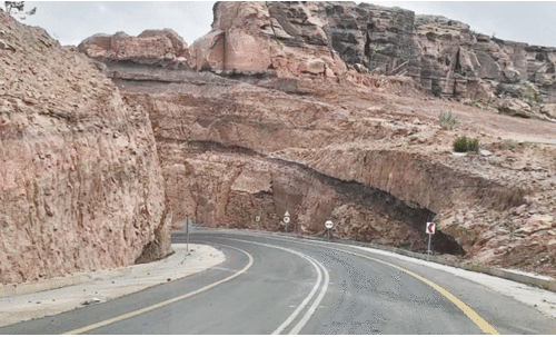 ക​ൺ​കു​ളി​ർ​മ​യേ​കു​ന്ന   കാ​ഴ്ച്ച​യു​മാ​യി അ​ൽ ഖ​ഹ്ർ പ​ർ​വ​തം