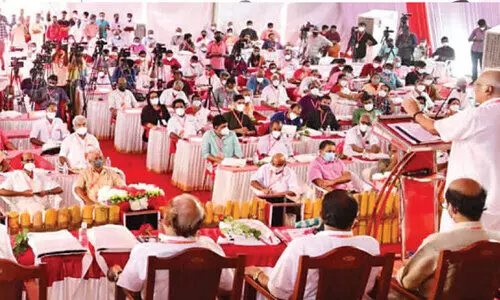 സി.പി.എം ഇരന്ന് വാങ്ങിയ പ്രഹരം: പാതിവഴിയിൽ സമ്മേളനം അവസാനിപ്പിക്കേണ്ടി വന്നത് അപമാനമായി സി.പി.എം ഇരന്ന് വാങ്ങിയ പ്രഹരം: പാതിവഴിയിൽ സമ്മേളനം അവസാനിപ്പിക്കേണ്ടി വന്നത് അപമാനമായി