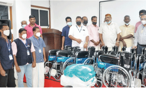 ഐ.എം.സി.സി കുവൈത്ത് കോഴിക്കോട്​ മെഡിക്കൽ കോളജിന്​ വീൽചെയറുകൾ നൽകി