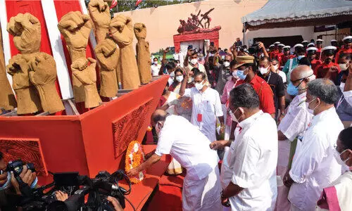 കരുവന്നൂരിൽ സി.പി.എം നേതൃത്വത്തിന് വീഴ്ചയെന്ന്; രൂക്ഷ വിമർശനവുമായി ജില്ലാ സമ്മേളന പ്രതിനിധികൾ കരുവന്നൂരിൽ സി.പി.എം നേതൃത്വത്തിന് വീഴ്ചയെന്ന്; രൂക്ഷ വിമർശനവുമായി ജില്ലാ സമ്മേളന പ്രതിനിധികൾ