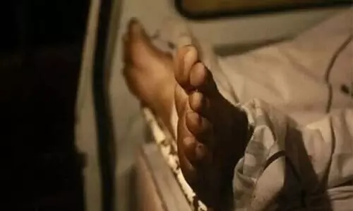 Bihar man carries away wifes body on shoulder matter is suspicious