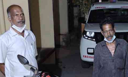 വിൽപനക്കായി സ്‌കൂട്ടറില്‍ മദ്യം കടത്തിയ റിട്ട. എസ്.ഐയും കൂട്ടാളിയും അറസ്റ്റിൽ