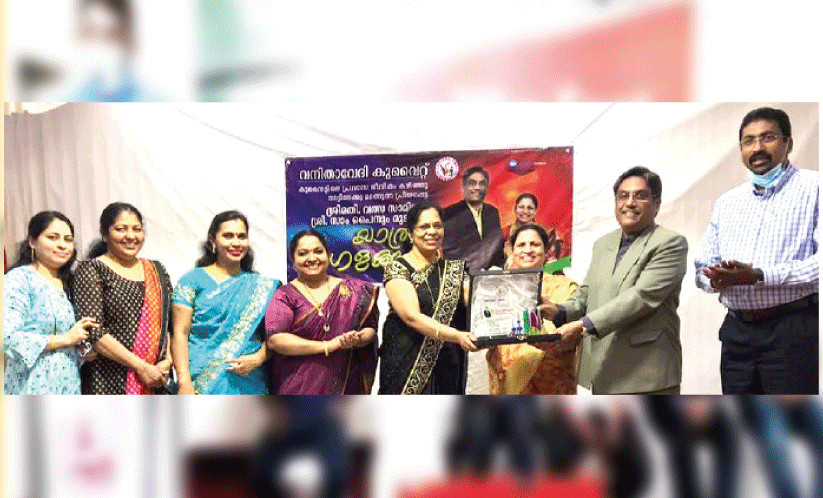 വത്സ സാമിന് വനിതാവേദി യാത്രയയപ്പ് നൽകി വത്സ സാമിന് വനിതാവേദി യാത്രയയപ്പ് നൽകി