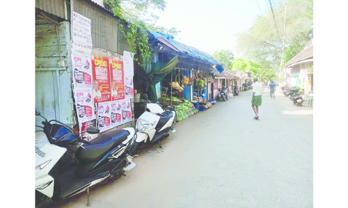 റോഡ് വികസനത്തിൽ വഴിമുട്ടുന്നവർ പുനരധിവാസം തേടുന്നു റോഡ് വികസനത്തിൽ വഴിമുട്ടുന്നവർ പുനരധിവാസം തേടുന്നു