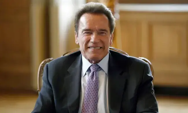 അർനോൾഡ് ഷ്വാസ്‌നെഗറിന്റെ കാർ മൂന്ന്​ കാറുകളുമായി കൂട്ടിയിടിച്ചു; അപകടത്തിൽപെട്ട്​ സ്ത്രീക്ക്​ പരിക്ക്​