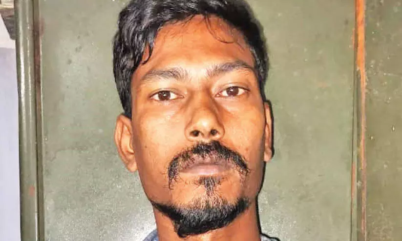 ബംഗാളിൽനിന്ന് 16കാരിയെ തട്ടിക്കൊണ്ടുവന്ന കേസിൽ യുവാവ് റിമാൻഡിൽ ബംഗാളിൽനിന്ന് 16കാരിയെ തട്ടിക്കൊണ്ടുവന്ന കേസിൽ യുവാവ് റിമാൻഡിൽ