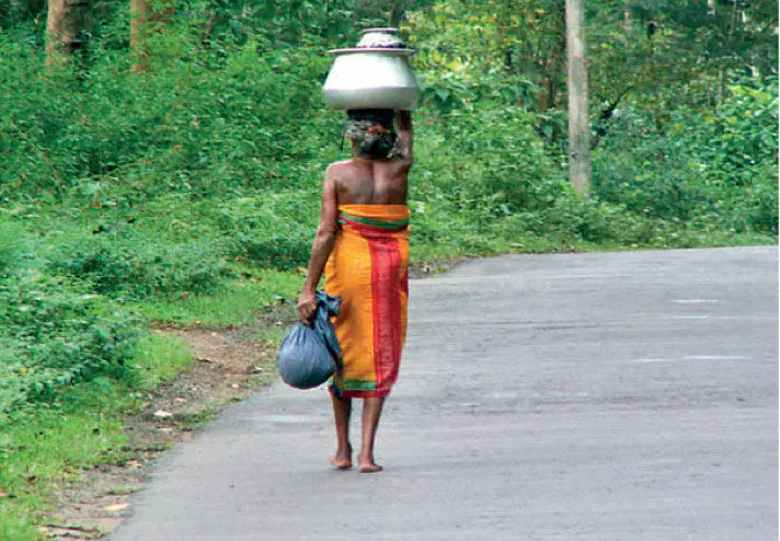 ചോ​ല​നാ​യ്ക്ക​രി​ൽ പു​റം​ലോ​ക​വു​മാ​യി ബ​ന്ധ​പ്പെ​ടു​ന്ന​ത്​ 10 ശ​ത​മാ​നം മാ​ത്രം