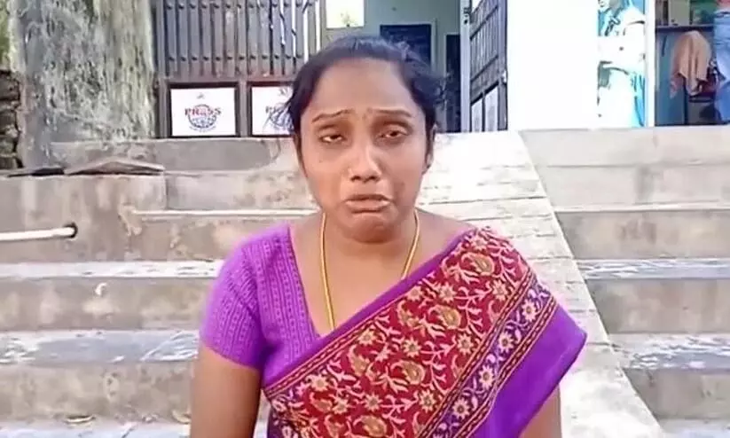 Tortured In Dark Room Alleges Andhra Woman against Police Tortured In Dark Room Alleges Andhra Woman against Police