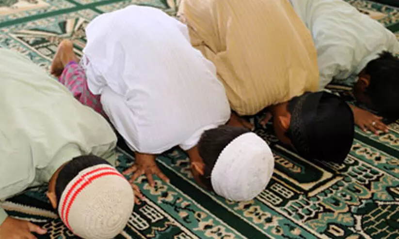 പ്രാർഥനക്ക് ഇടം നൽകിയെന്ന്; കോലാർ സ്കൂളിൽ ഹിന്ദുത്വപ്രവർത്തകരുടെ അതിക്രമം പ്രാർഥനക്ക് ഇടം നൽകിയെന്ന്; കോലാർ സ്കൂളിൽ ഹിന്ദുത്വപ്രവർത്തകരുടെ അതിക്രമം