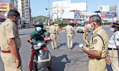 നാല് ജില്ലകൾ കൂടി സി കാറ്റഗറിയി​ലേക്ക്; നിയന്ത്രണങ്ങൾ കടുപ്പിക്കുന്നു