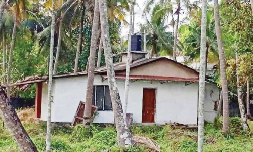 ശി​ല​യി​ട്ടി​ട്ട് 11 വ​ർ​ഷം; രാ​മു കാ​ര്യാ​ട്ടി​ന് ജ​ന്മ​നാ​ട്ടി​ൽ  സ്മാ​ര​കം ഉ​യ​ർ​ന്നി​ല്ല