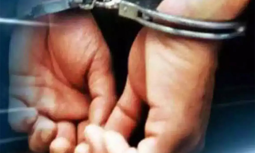 പൊ​ലീ​സ്​ ച​മ​ഞ്ഞ്​ ത​ട്ടി​പ്പ്​; ഒ​രാ​ൾ അ​റ​സ്റ്റി​ൽ