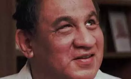 കാഴചയുള്ളവരുടെ കൊടും ഭീകരതയിൽ നിന്ന് അഞ്ചുപേരെ ജീവിതത്തിലേക്ക് വഴികാണിച്ച അന്ധനായ റെയ്മണ്ടിന് വിട നൽകി നാട് കാഴചയുള്ളവരുടെ കൊടും ഭീകരതയിൽ നിന്ന് അഞ്ചുപേരെ ജീവിതത്തിലേക്ക് വഴികാണിച്ച അന്ധനായ റെയ്മണ്ടിന് വിട നൽകി നാട്