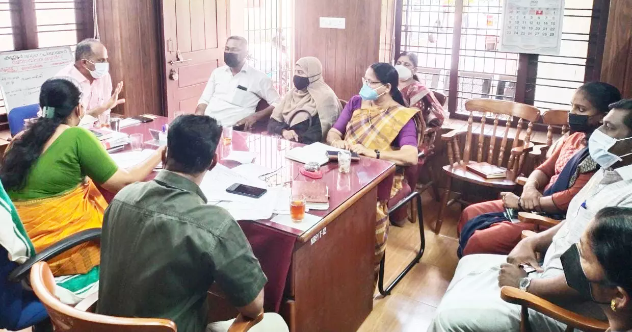 അഴീക്കോട്ടെ തോടുകൾ മാലിന്യമുക്തമാക്കും അഴീക്കോട്ടെ തോടുകൾ മാലിന്യമുക്തമാക്കും