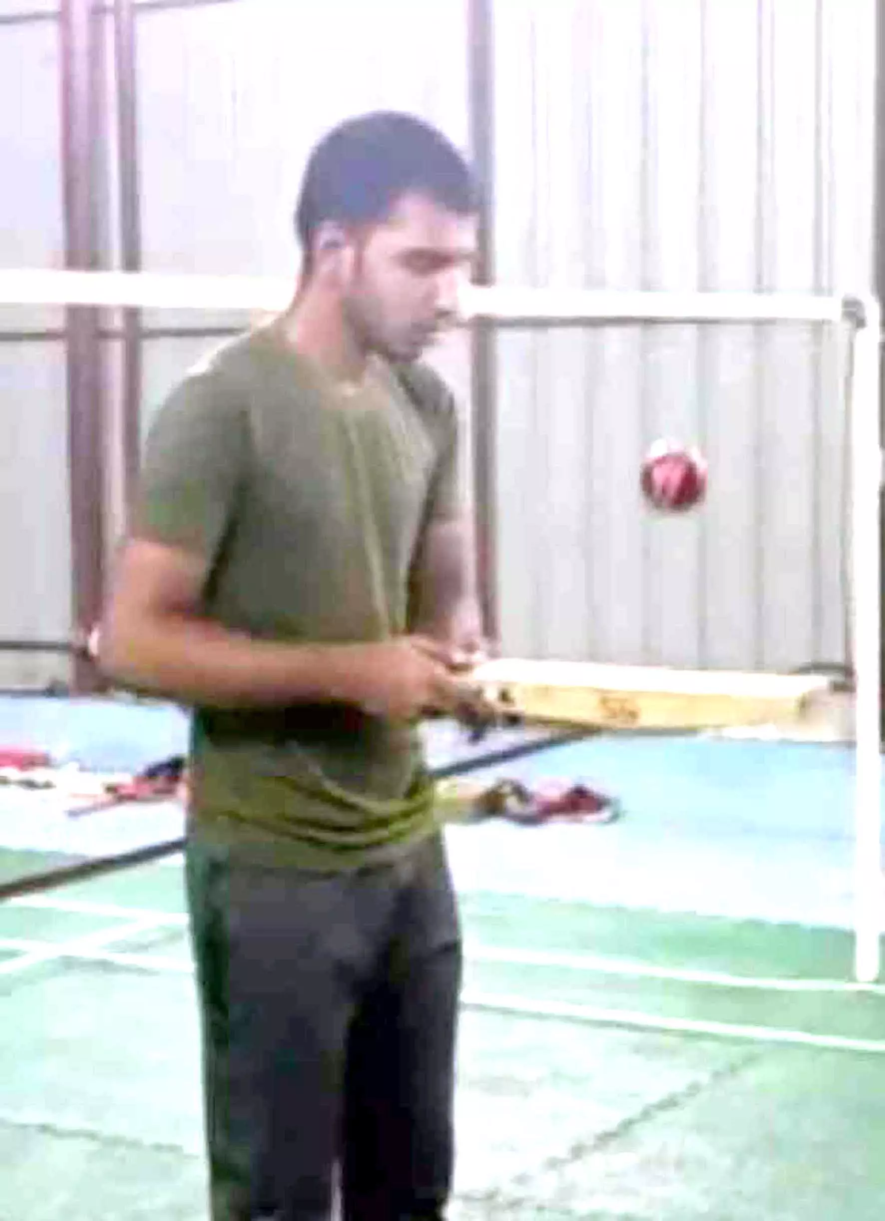 അമൽ കൃഷ്ണൻ ക്രിക്കറ്റ് ബാളിൽ തീർത്ത വിസ്മയത്തിന് രാജ്യാന്തര അംഗീകാരം അമൽ കൃഷ്ണൻ ക്രിക്കറ്റ് ബാളിൽ തീർത്ത വിസ്മയത്തിന് രാജ്യാന്തര അംഗീകാരം