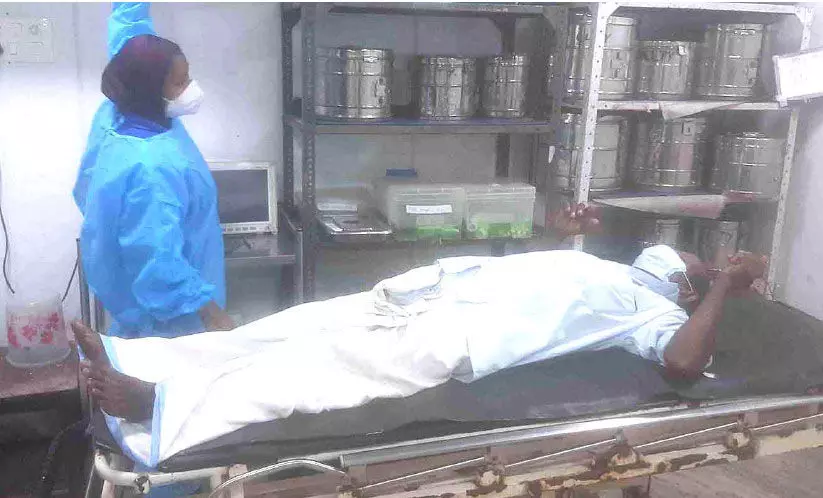 Police beat up father of remanded accused in Abkari case Police beat up father of remanded accused in Abkari case