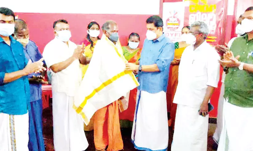 അ​ശോ​ക​ന്റെ സ​ത്യ​സ​ന്ധ​ത​ക്ക് പ​ത്ത​ര​മാ​റ്റ് തി​ള​ക്കം