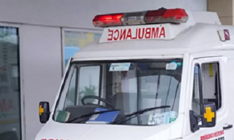 രോഗികളില്ലാതെ സൈറൻമുഴക്കി പായുന്ന ആംബുലൻസുകളുടെ എണ്ണം വർധിക്കുന്നു രോഗികളില്ലാതെ സൈറൻമുഴക്കി പായുന്ന ആംബുലൻസുകളുടെ എണ്ണം വർധിക്കുന്നു