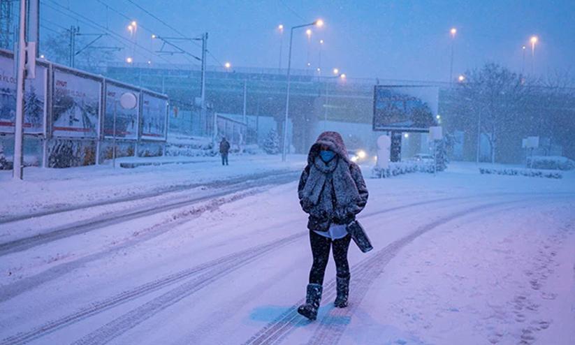 Snow Storm Shuts Down Europes Busiest Airport Snow Storm Shuts Down Europes Busiest Airport