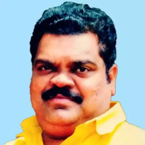 വെ​ള്ളാ​ങ്ങ​ല്ലൂ​ര്‍ മു​ന്‍ ഗ്രാ​മ​പ​ഞ്ചാ​യ​ത്ത് പ്ര​സി​ഡ​ന്‍റ് അ​നി​ല്‍ മാ​ന്തു​രു​ത്തി