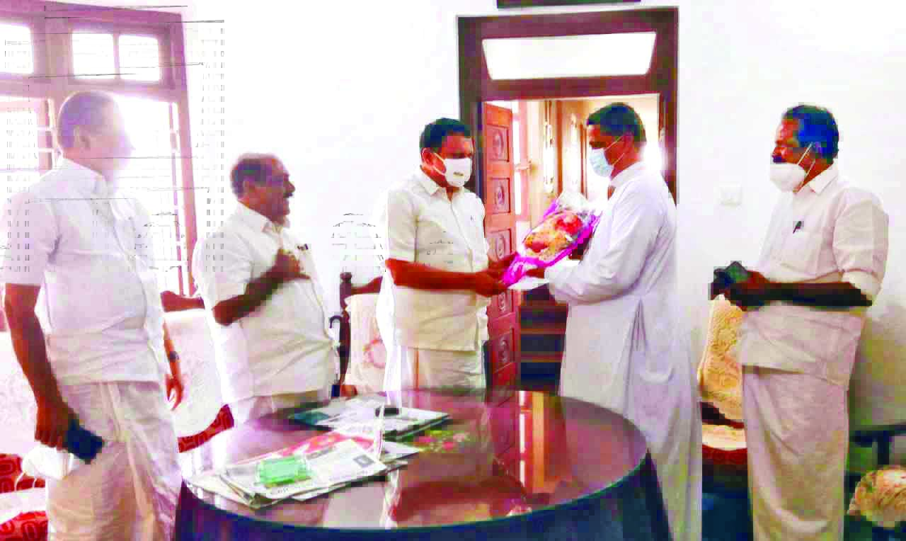 ബിഷപ് ജോസഫ് പാംപ്ലാനിയെ കെ. മുരളീധരൻ എം.പി സന്ദർശിച്ചു ബിഷപ് ജോസഫ് പാംപ്ലാനിയെ കെ. മുരളീധരൻ എം.പി സന്ദർശിച്ചു