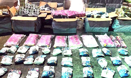 വി​മാ​ന​ത്താ​വ​ള​ത്തി​ൽ ര​ണ്ട്​ ട​ൺ പു​ക​യി​ല ഉ​ൽ​പ​ന്നം പി​ടി​കൂ​ടി