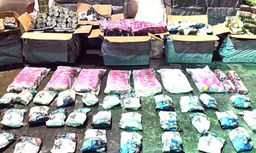 വി​മാ​ന​ത്താ​വ​ള​ത്തി​ൽ ര​ണ്ട്​ ട​ൺ പു​ക​യി​ല ഉ​ൽ​പ​ന്നം പി​ടി​കൂ​ടി