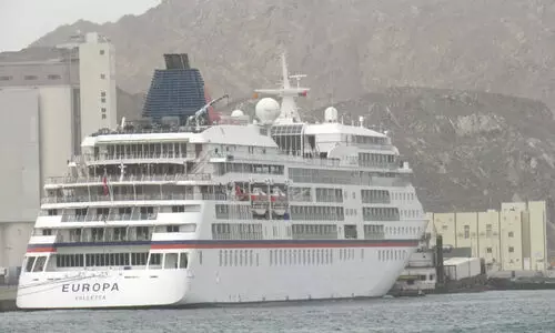 ക്രൂസ്​ കപ്പൽ എത്തി: തീരംതൊടാനാവാതെ സഞ്ചാരികൾ